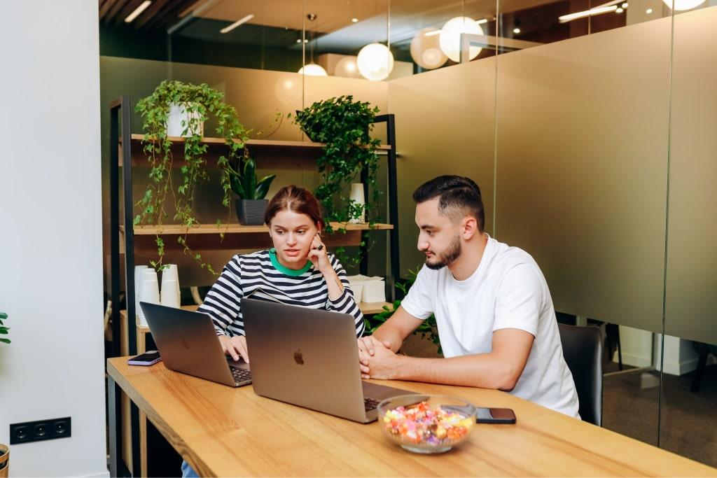 InterCode team brainstorming creative solutions for SaaS development projects